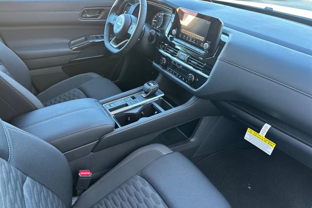 New 2025 Nissan Pathfinder SV w/ Black Appearance Package image 13