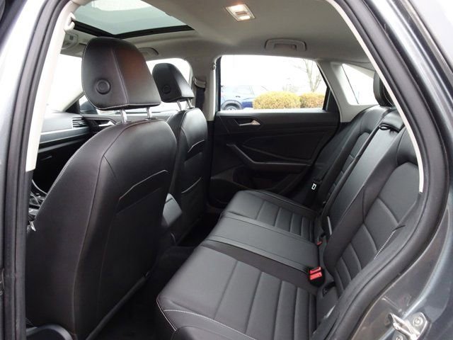Used 2022 Volkswagen Jetta SE image 17