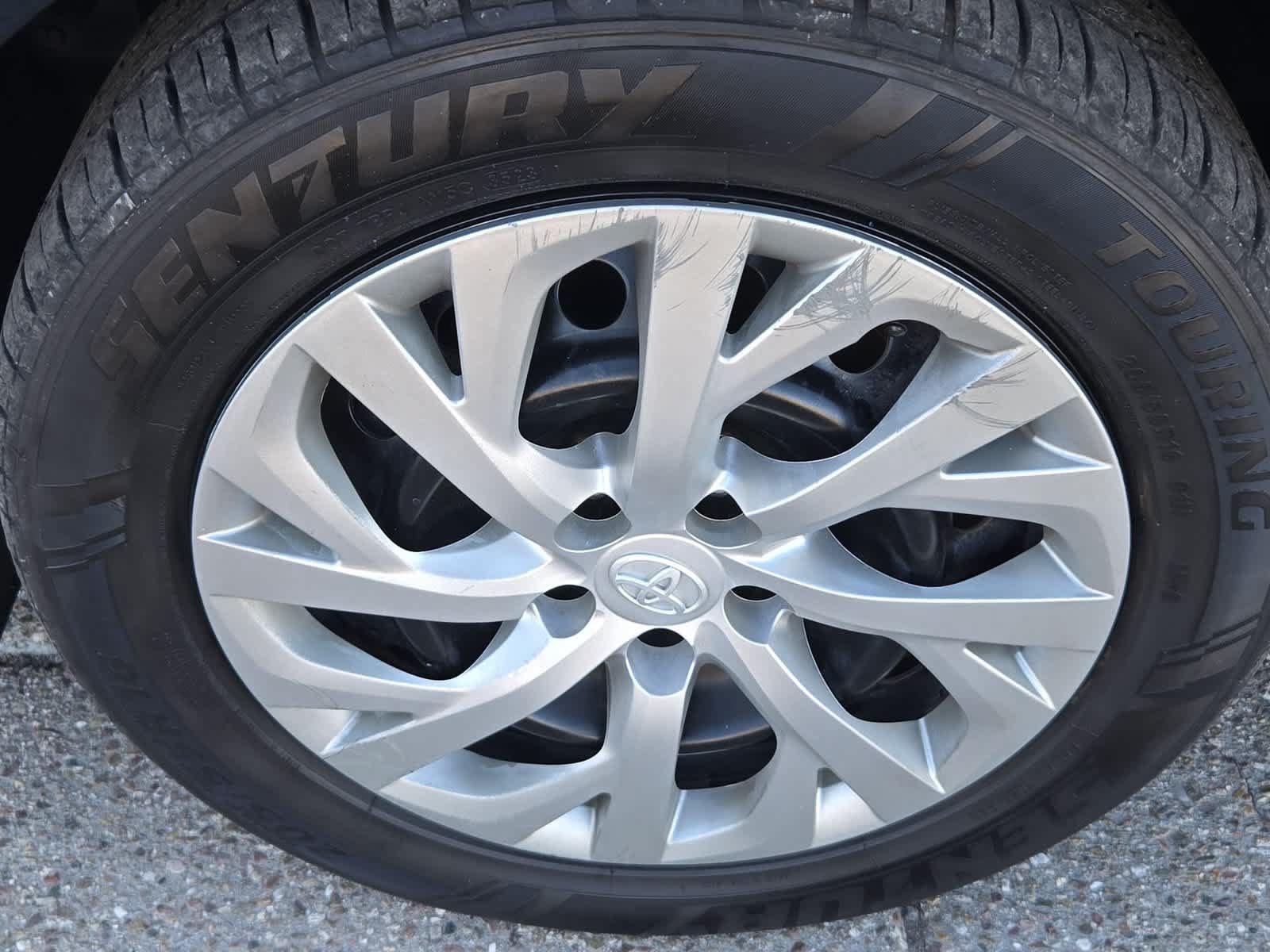 Used 2019 Toyota Corolla LE w/ Carpet Mat Package (TMS) FWD image 14