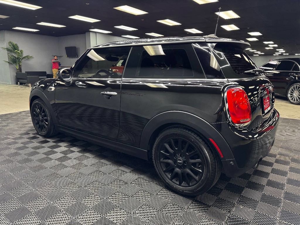 Used 2018 MINI Cooper 2-Door Hardtop w/ Signature Line Package image 9