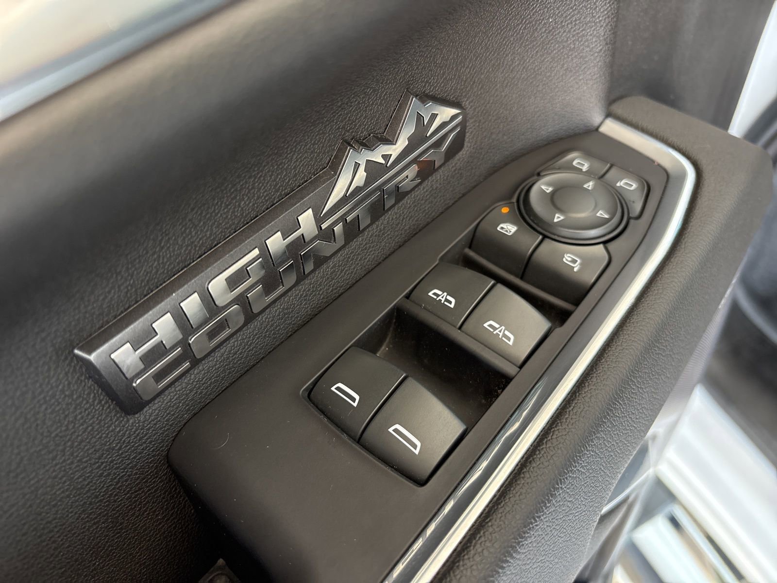 Used 2022 Chevrolet Silverado 1500 High Country w/ High Country Premium Package image 12