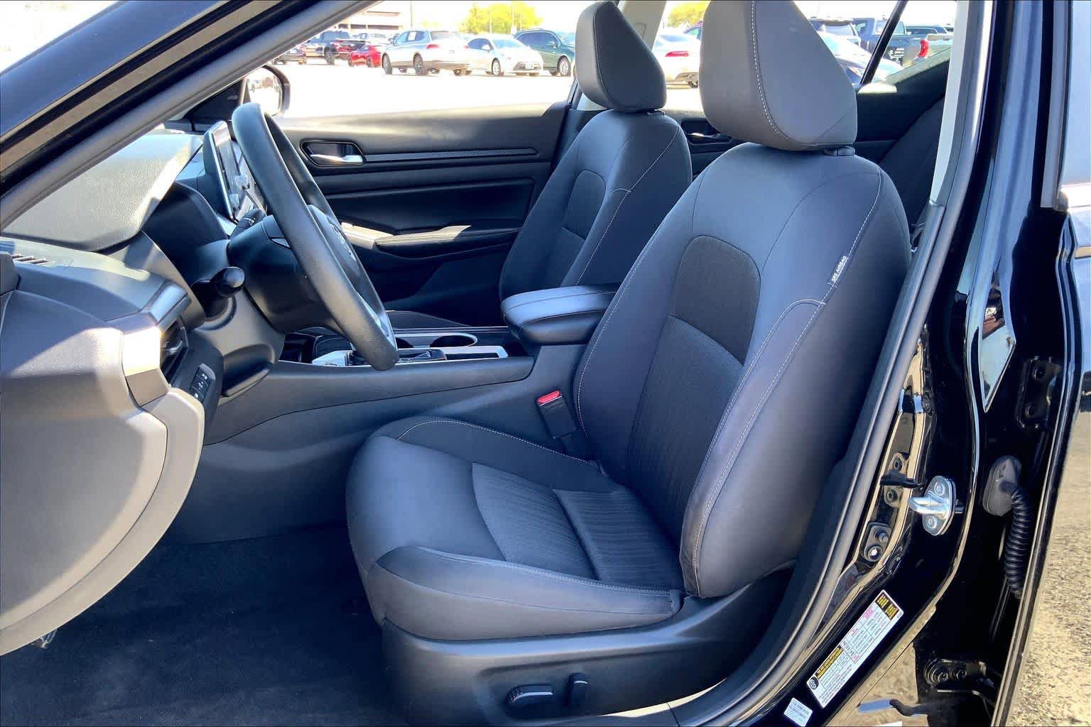 Used 2024 Nissan Altima 2.5 SV image 8
