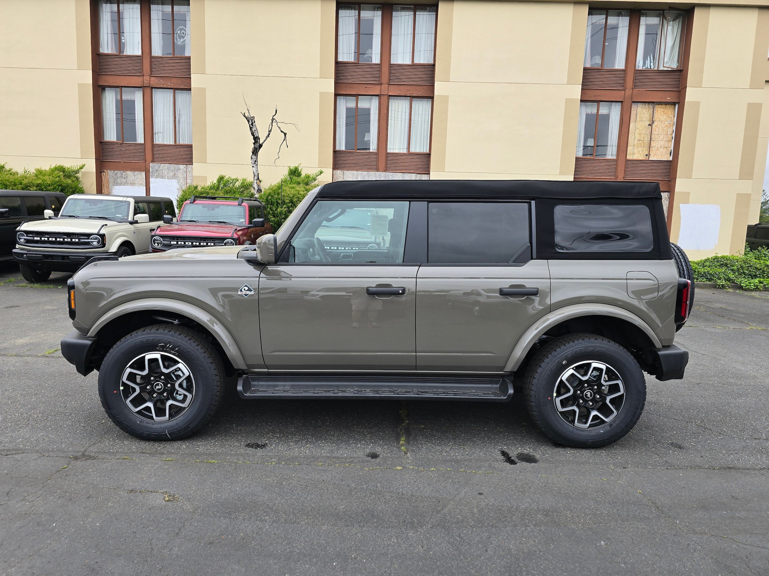 New 2026 Ford Bronco Outer Banks AWD/4WD image 2