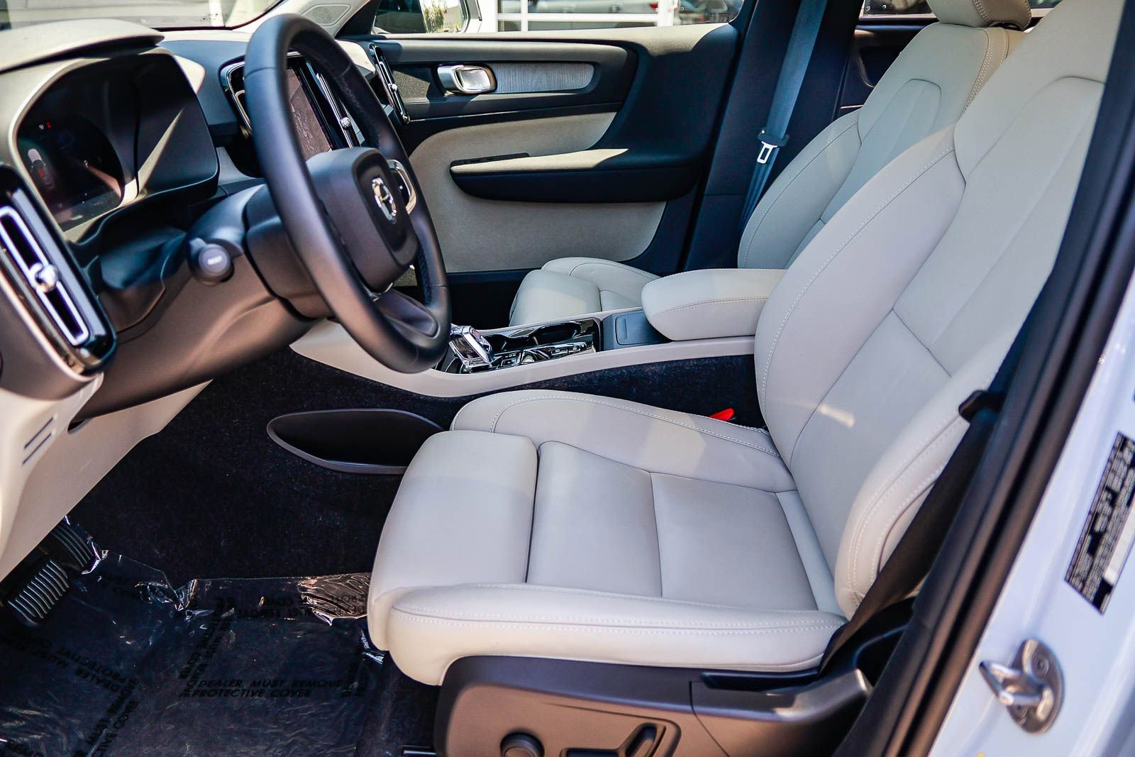 Certified 2026 Volvo XC40 B5 Plus w/ Protection Package Premier image 20