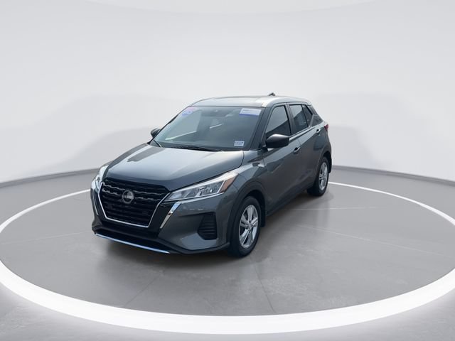 Used 2025 Nissan Kicks Play S FWD image 3