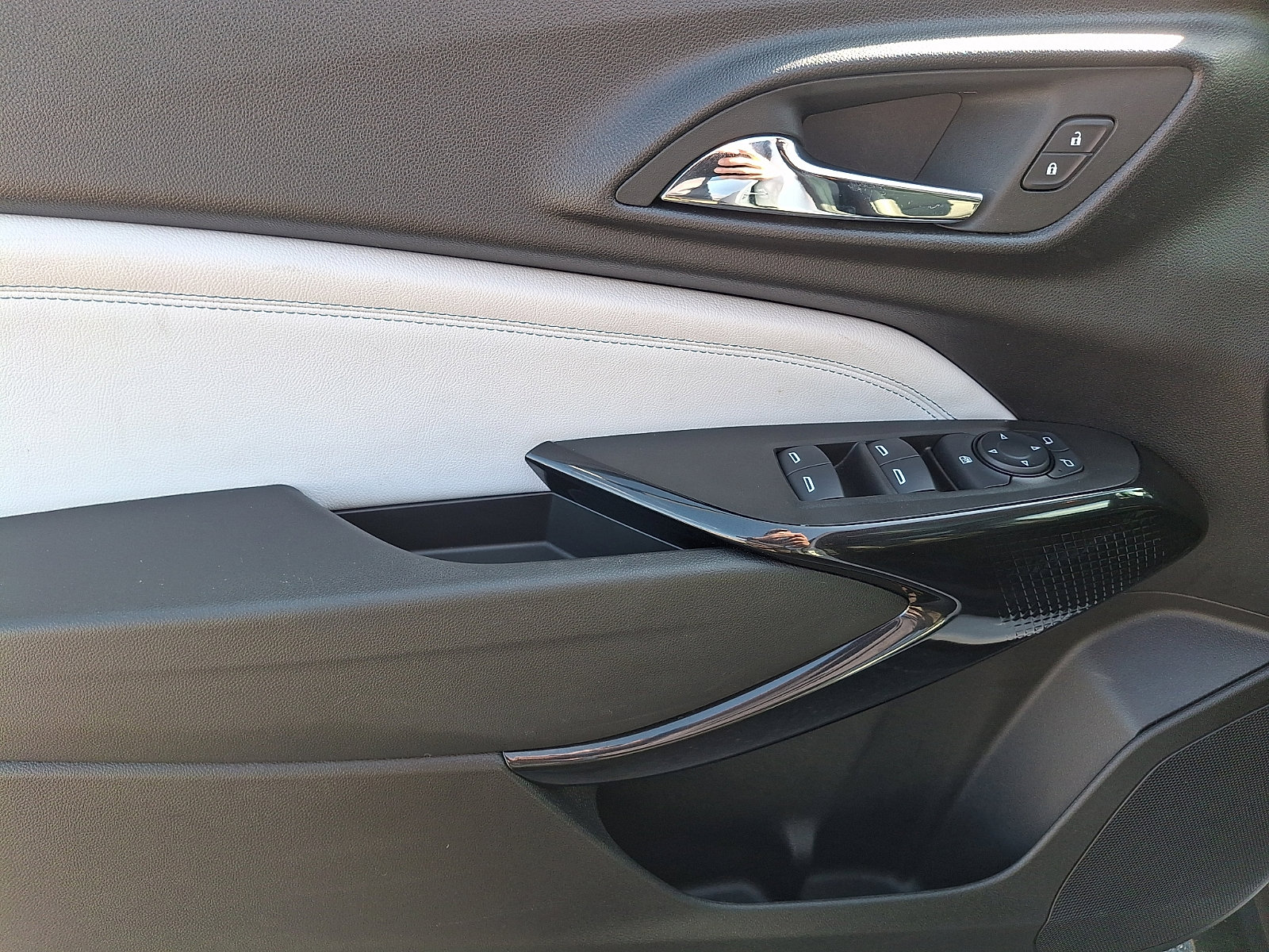 Certified 2024 Chevrolet Trax LT w/ Sunroof Package image 12