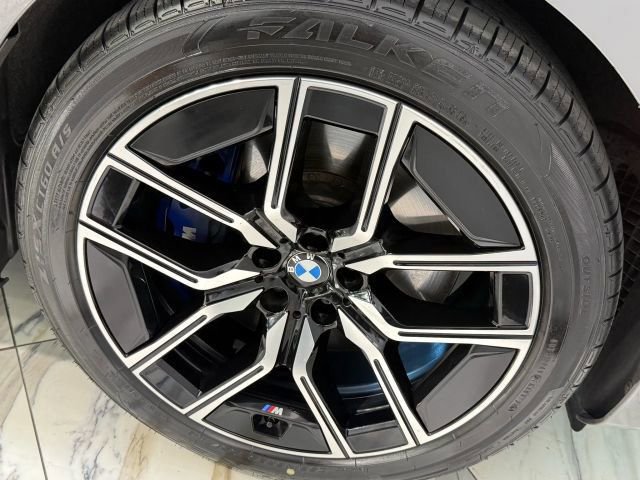 Used 2025 BMW 760i xDrive w/ Executive Package image 90