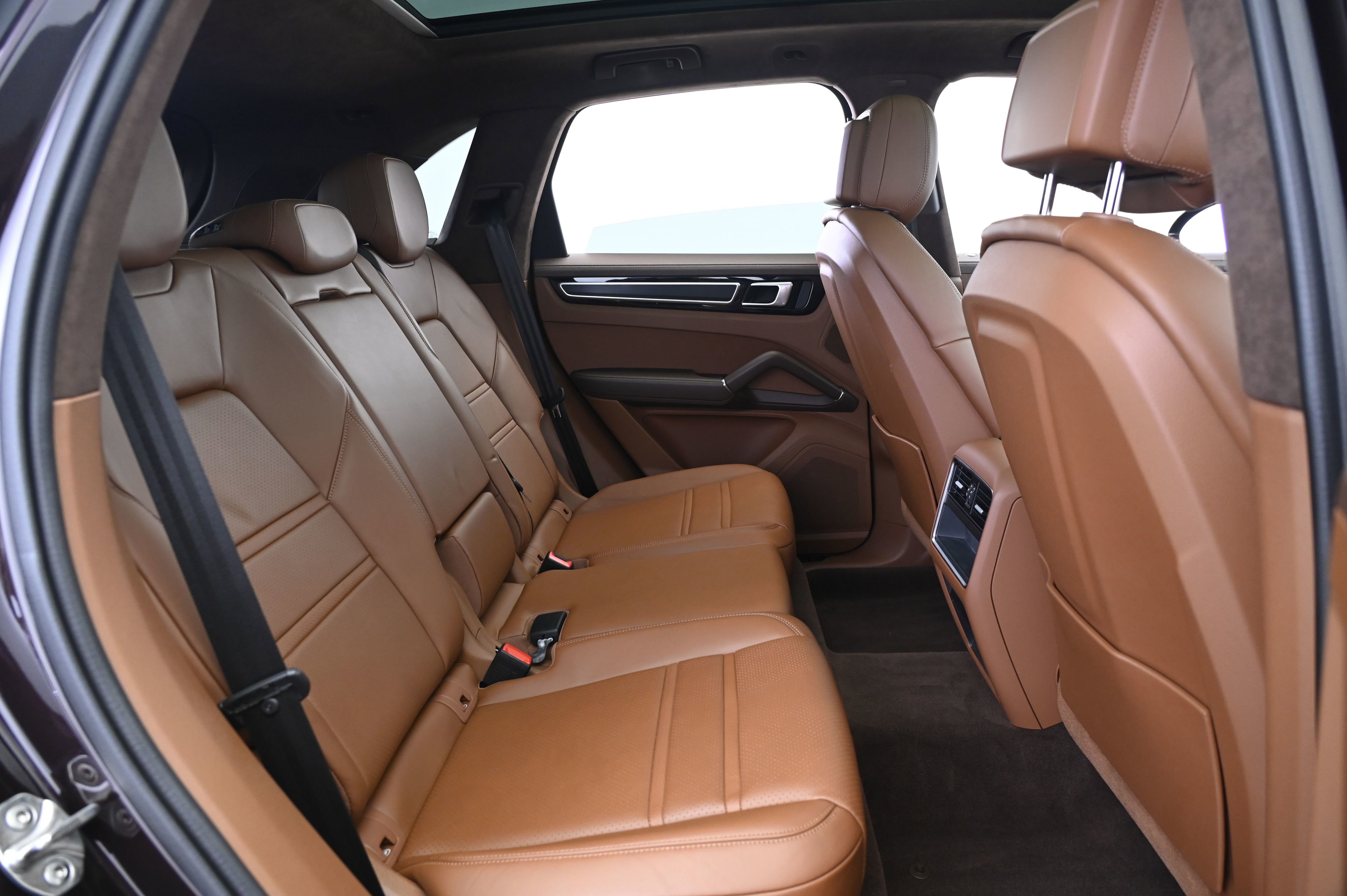 Used 2022 Porsche Cayenne GTS image 18