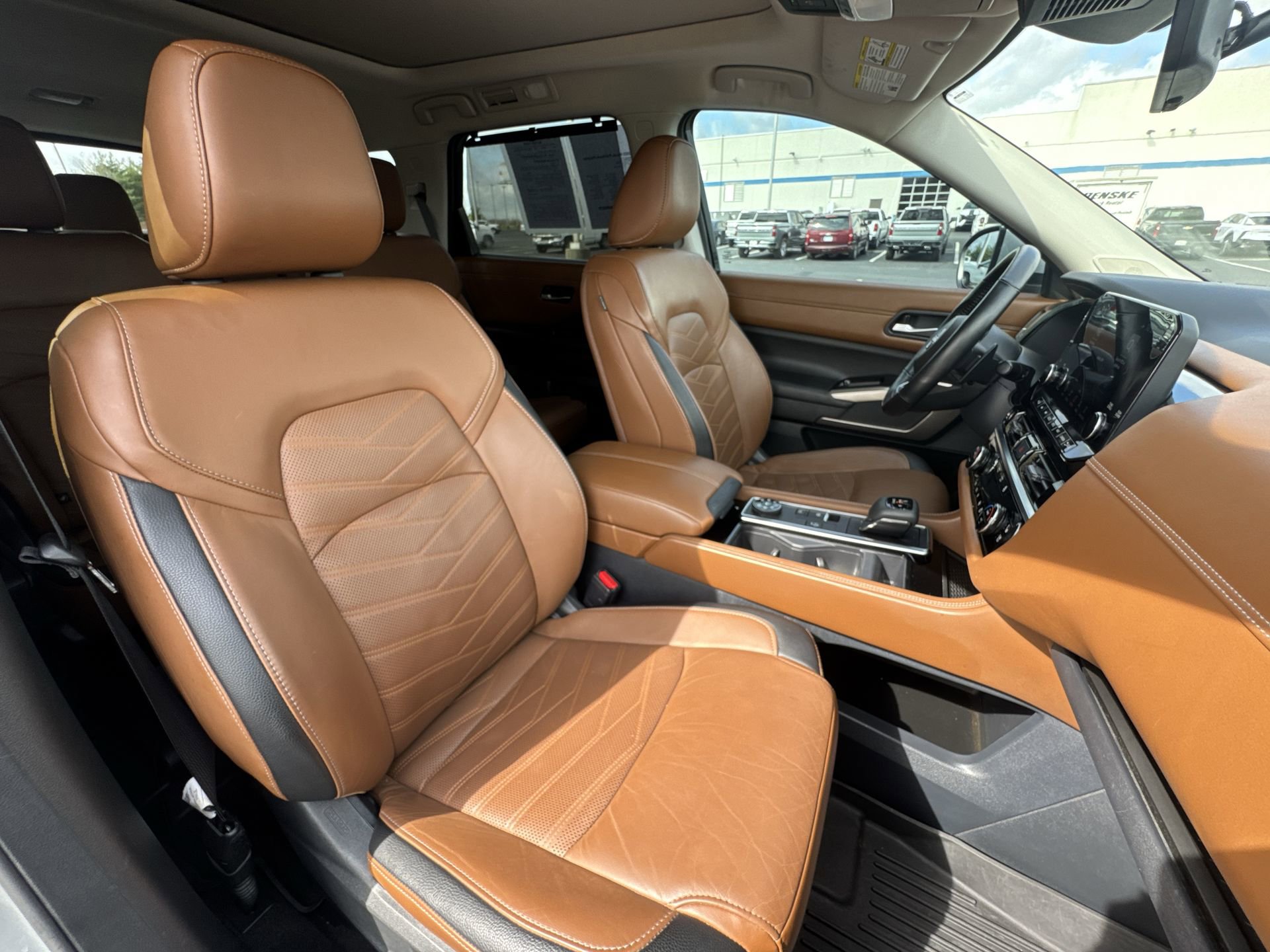 Used 2023 Nissan Pathfinder Platinum image 26