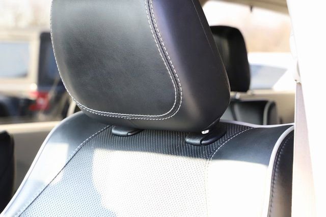 Used 2024 Chrysler Pacifica Limited image 15