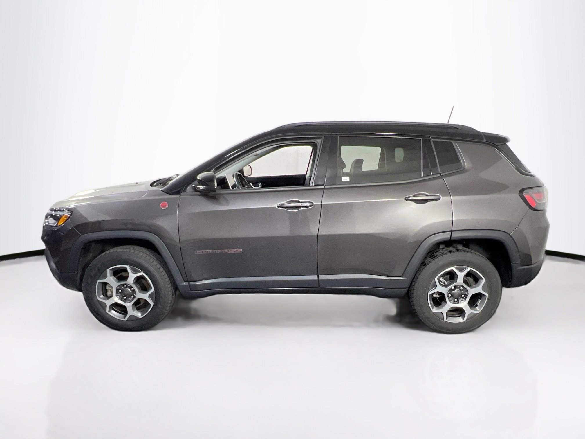 Used 2022 Jeep Compass Trailhawk w/ Trailhawk Elite Group image 8