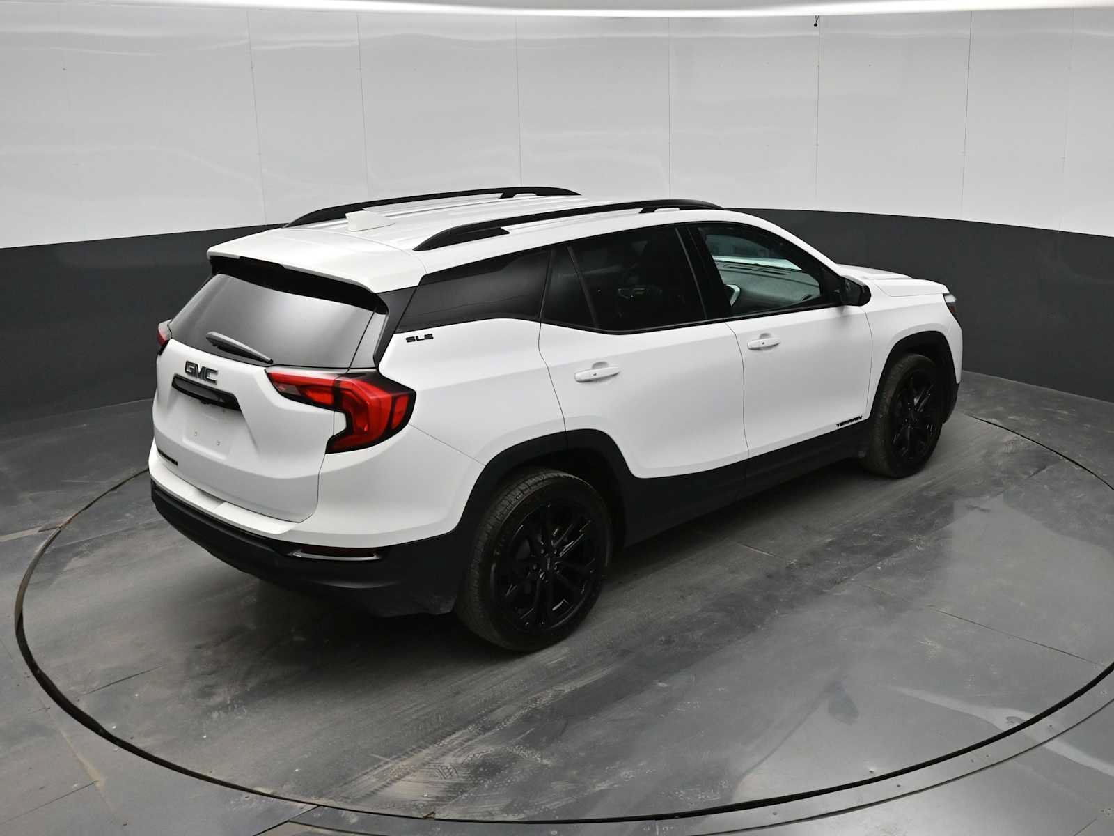 Used 2021 GMC Terrain SLE w/ Driver Convenience Package FWD image 31