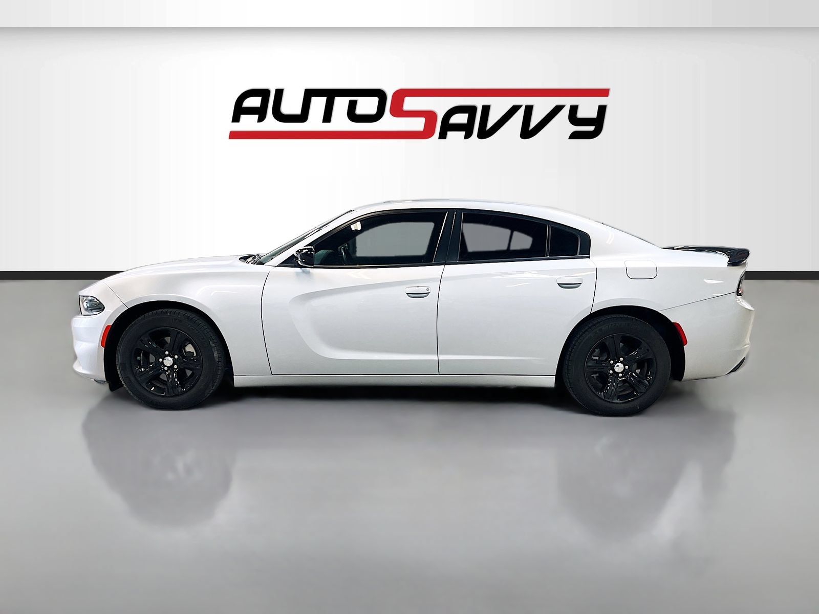 Used 2023 Dodge Charger SXT RWD image 4