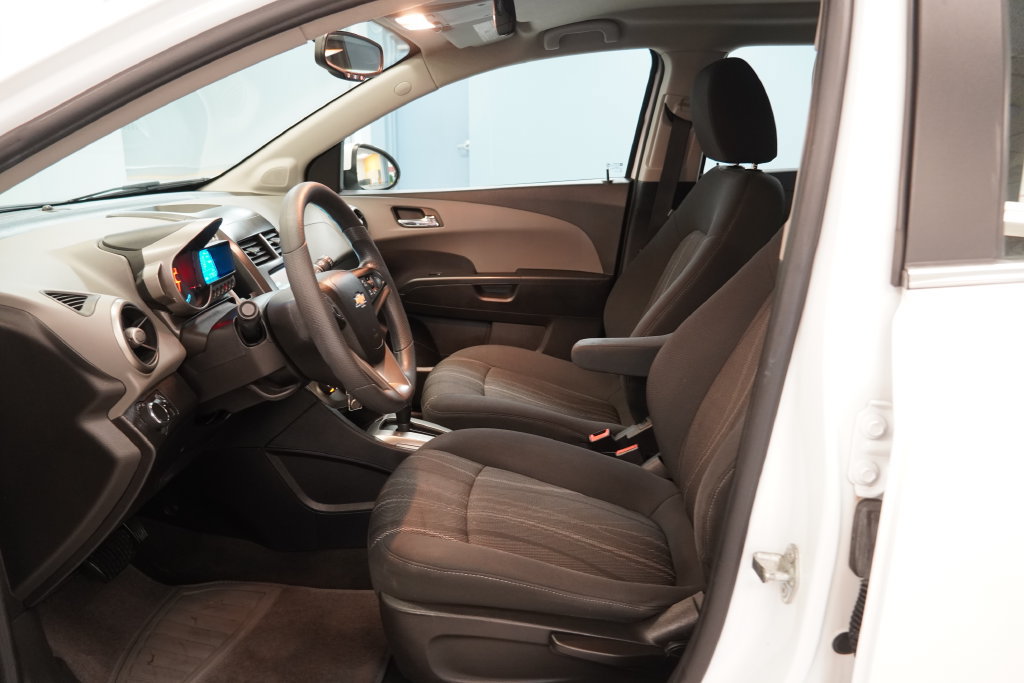 Used 2016 Chevrolet Sonic LT FWD image 5