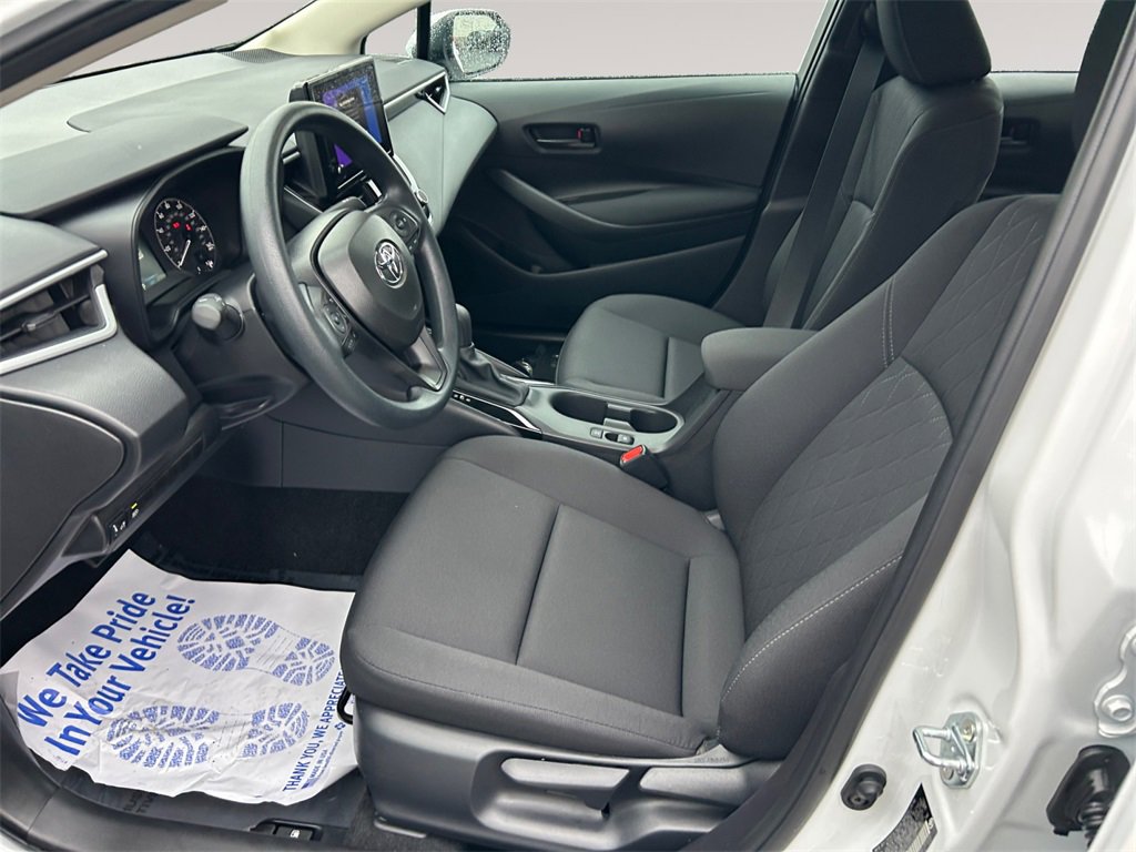 Used 2025 Toyota Corolla LE image 9