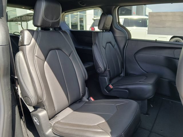 New 2027 Chrysler Pacifica Select FWD image 19