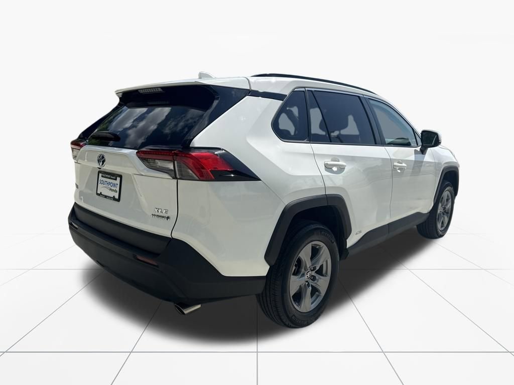 Used 2022 Toyota RAV4 XLE w/ Convenience Package image 9
