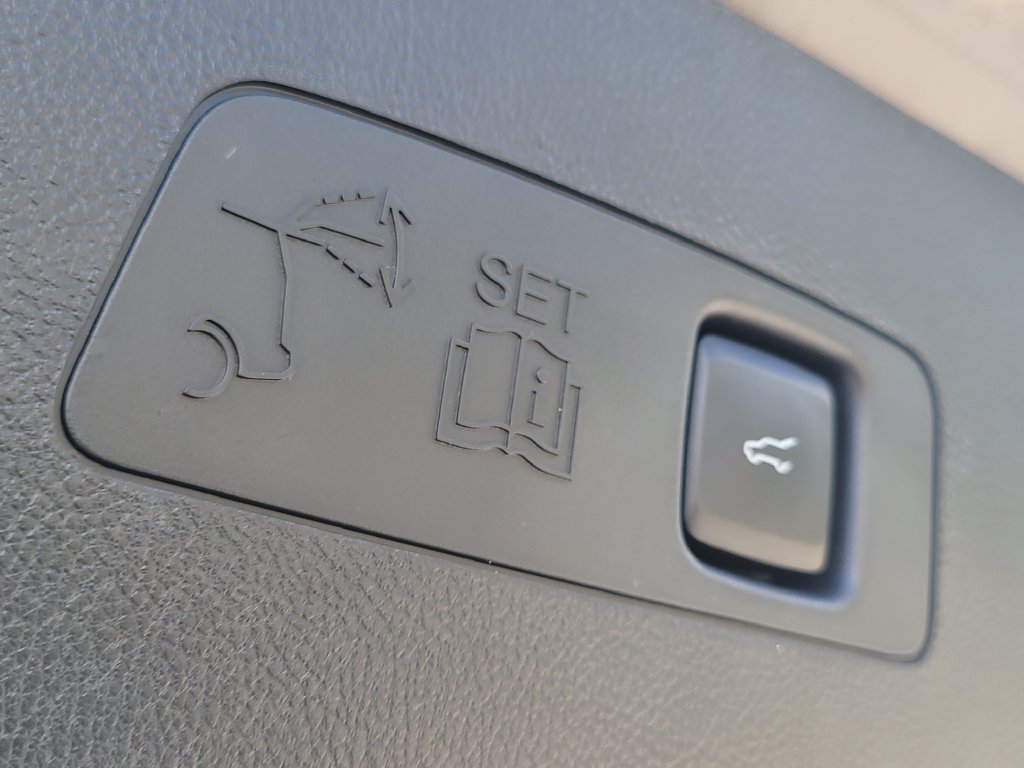 Certified 2025 Lincoln Corsair AWD w/ Equipment Group 101A image 8