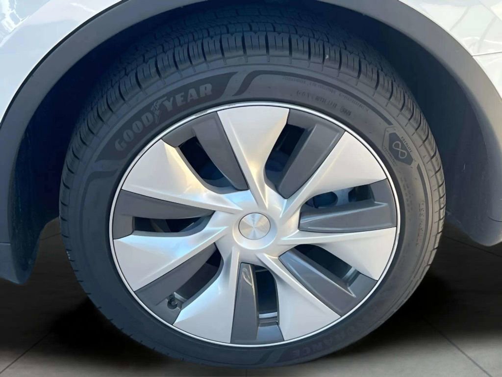 Used 2023 Tesla Model Y Long Range AWD/4WD image 19
