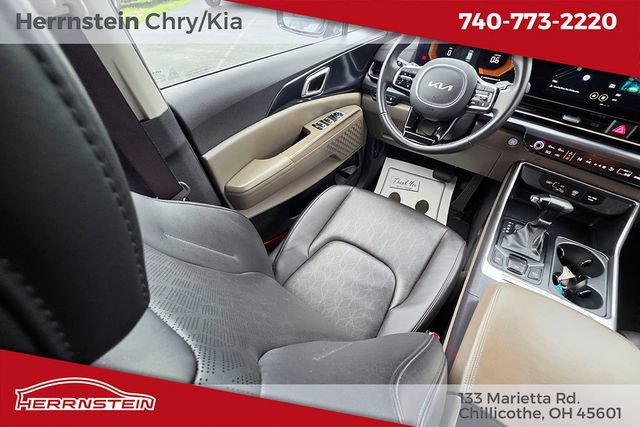 Used 2025 Kia Carnival FWD image 11
