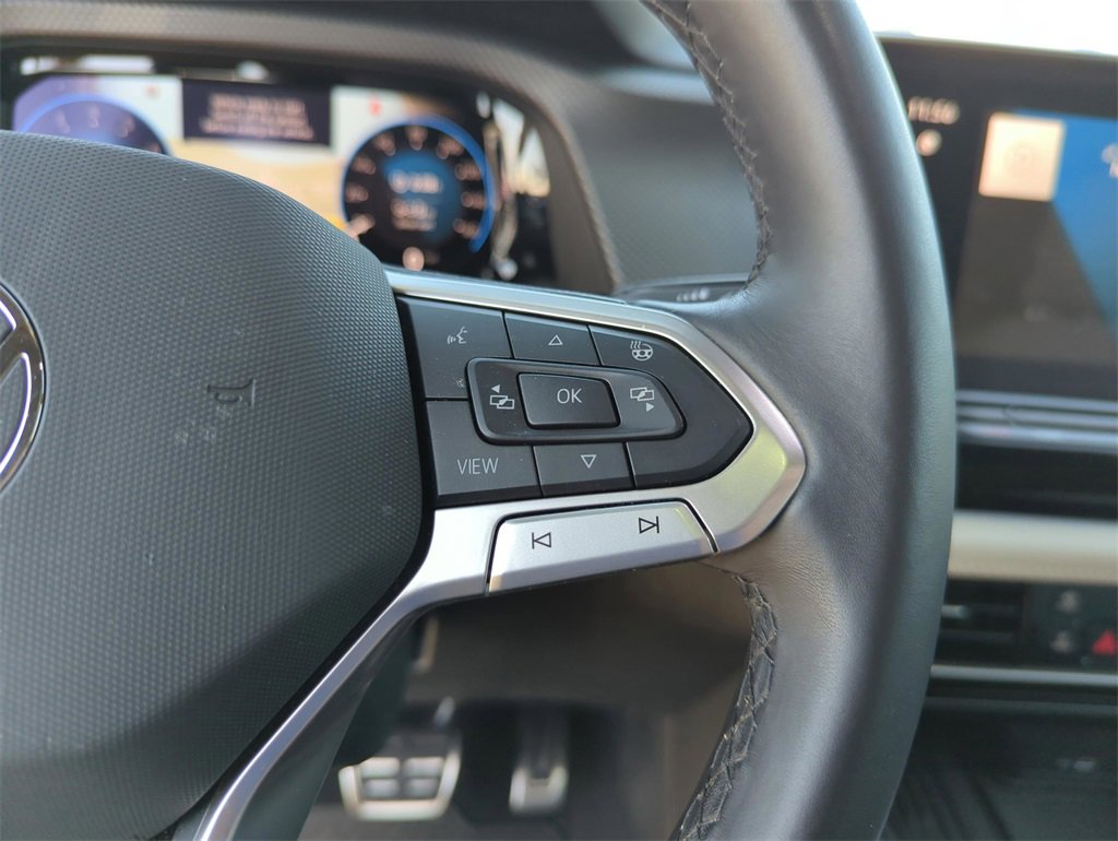 Used 2025 Volkswagen Atlas Cross Sport SEL Premium R-Line image 37