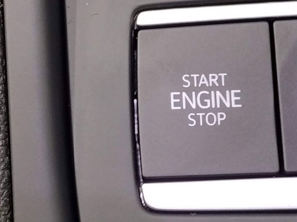 New 2025 Volkswagen Tiguan SE R-Line image 32