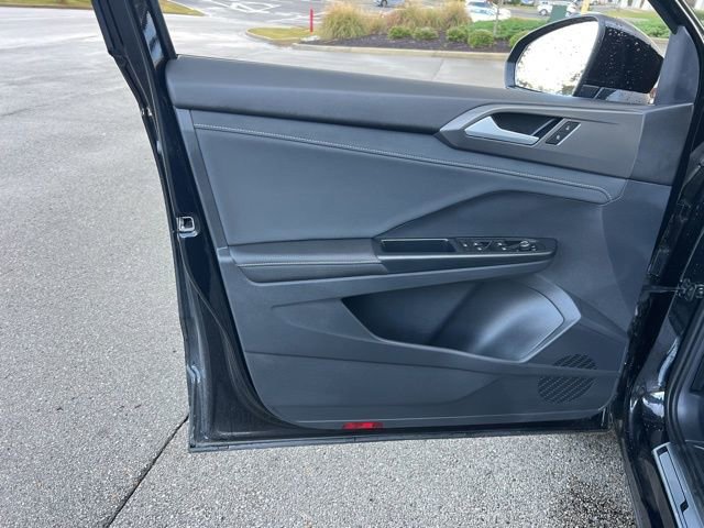 Certified 2025 Volkswagen Taos SE image 24