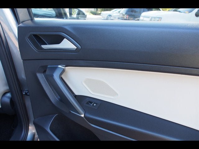 Used 2020 Volkswagen Tiguan SEL FWD image 15