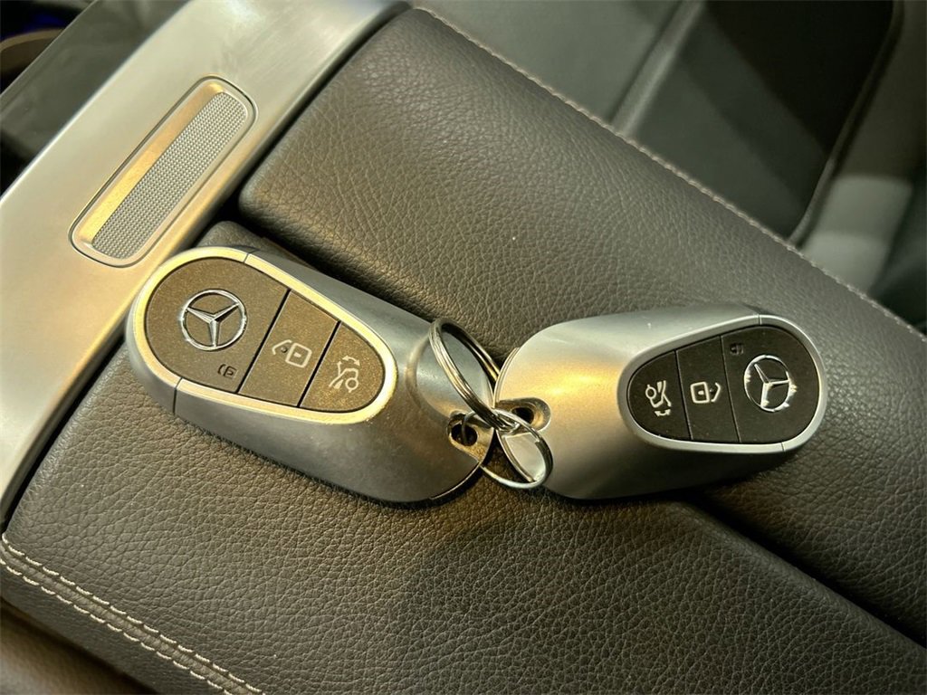 Used 2023 Mercedes-Benz GLC 300 4MATIC image 12