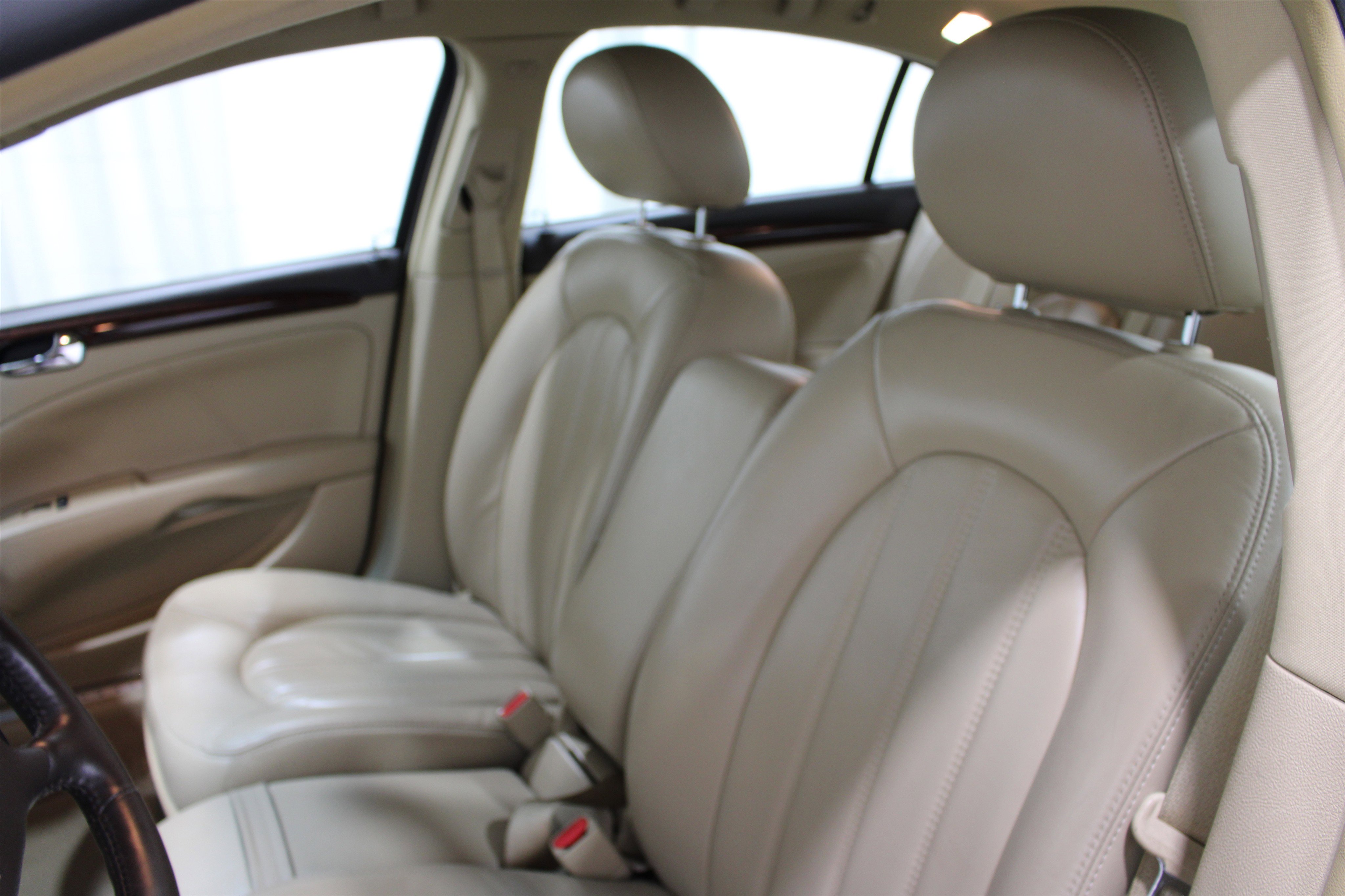 Used 2011 Buick Lucerne CXL w/ Driver Confidence Package FWD image 4