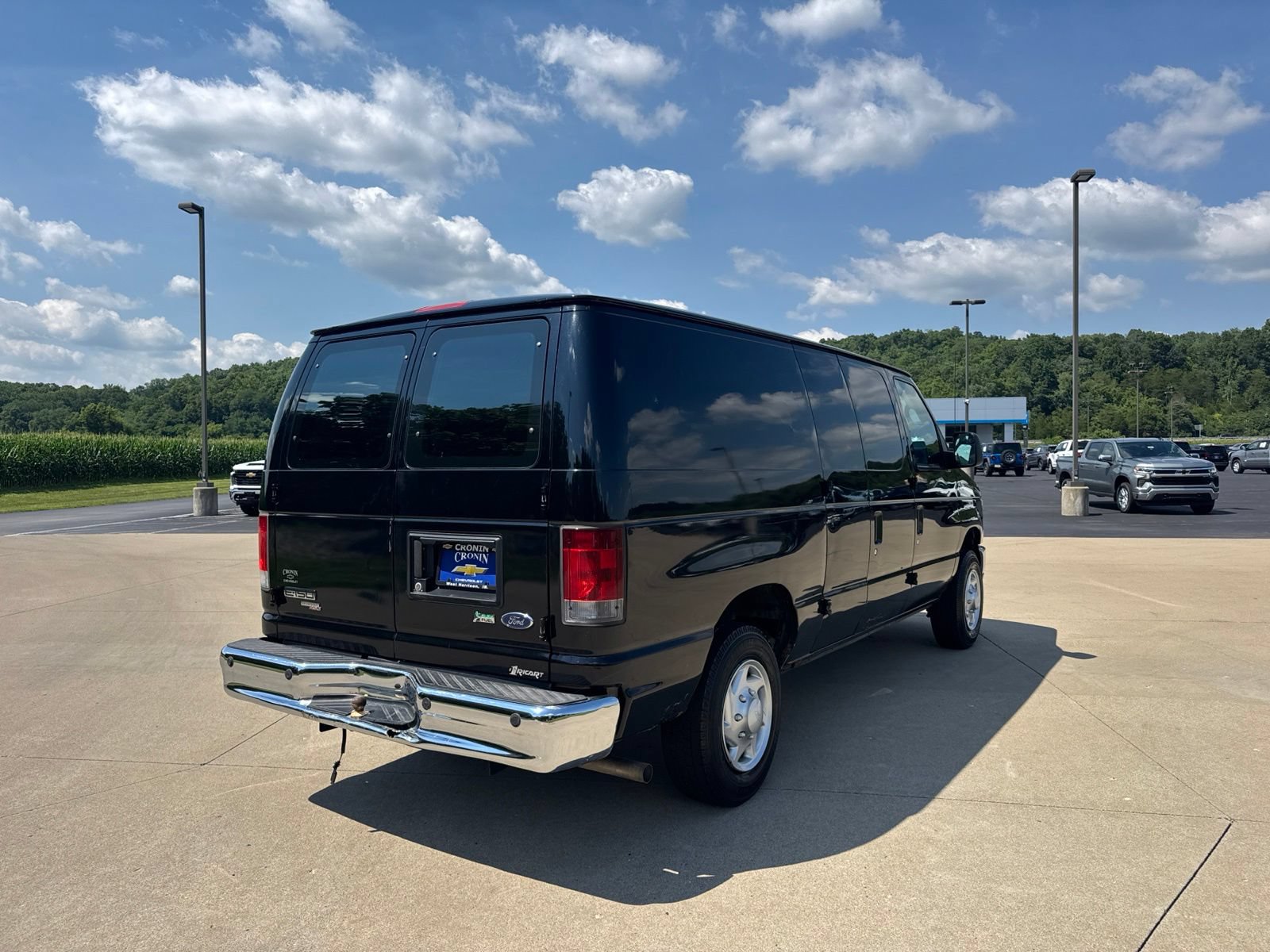 Used 2011 Ford E-150 and Econoline 150 w/ Commercial Cargo Van Pkg RWD image 4