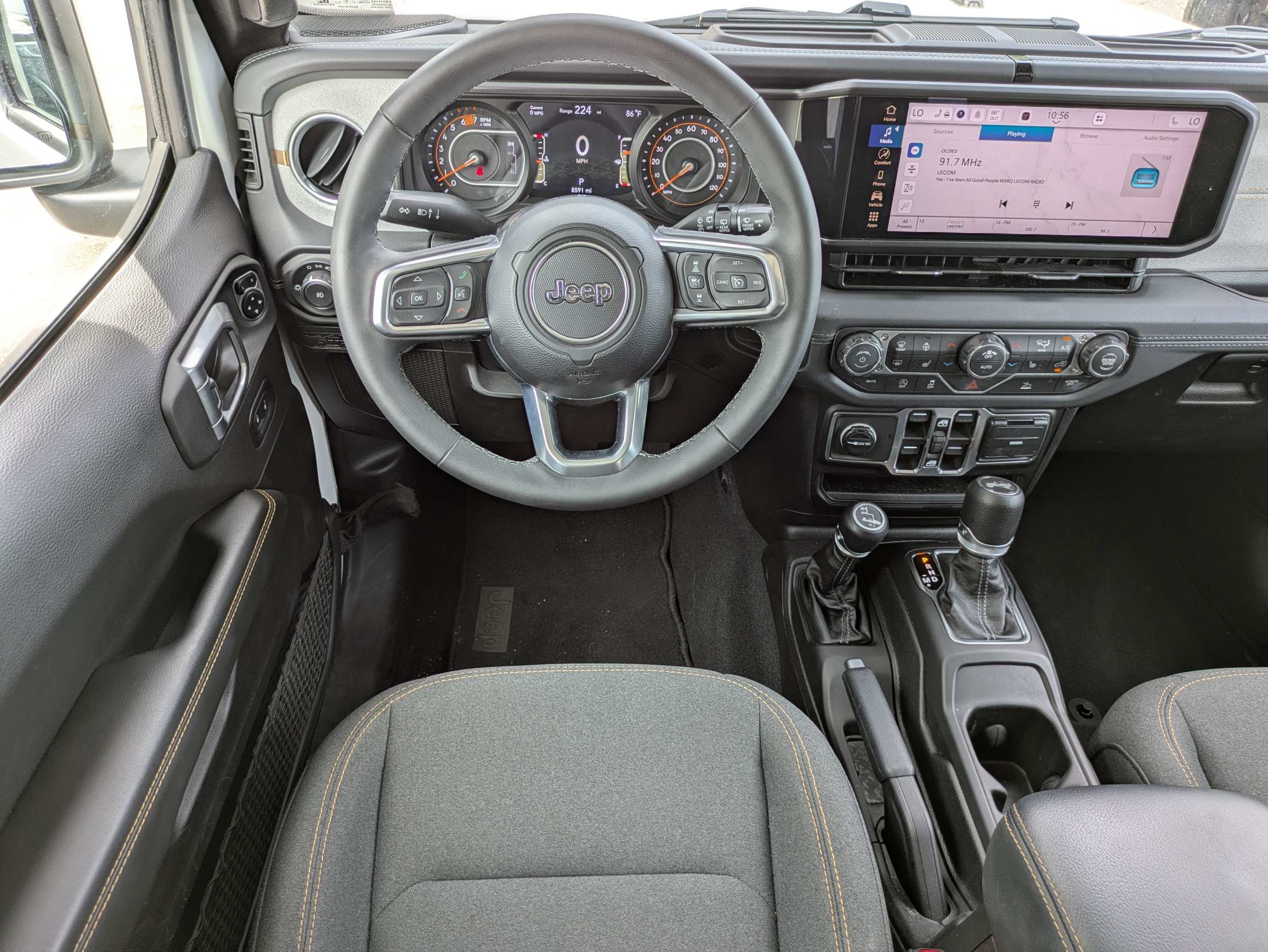Used 2026 Jeep Wrangler Unlimited Sahara AWD/4WD image 17