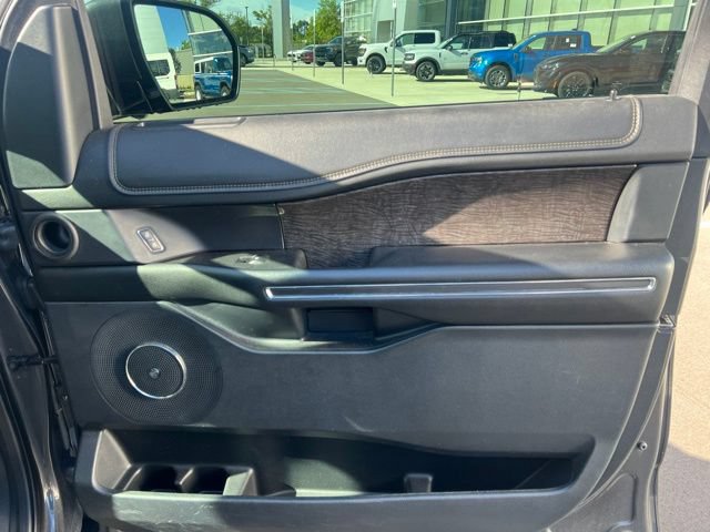 Used 2019 Ford Expedition Limited w/ Special Edition Package AWD/4WD image 10