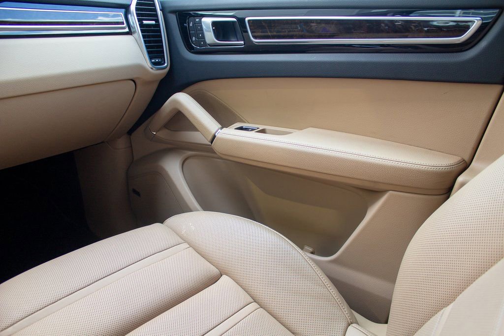 Certified 2022 Porsche Cayenne S Platinum image 20