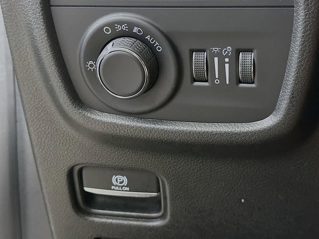 Used 2022 Jeep Grand Cherokee L Laredo w/ Luxury Tech Group I AWD/4WD image 27