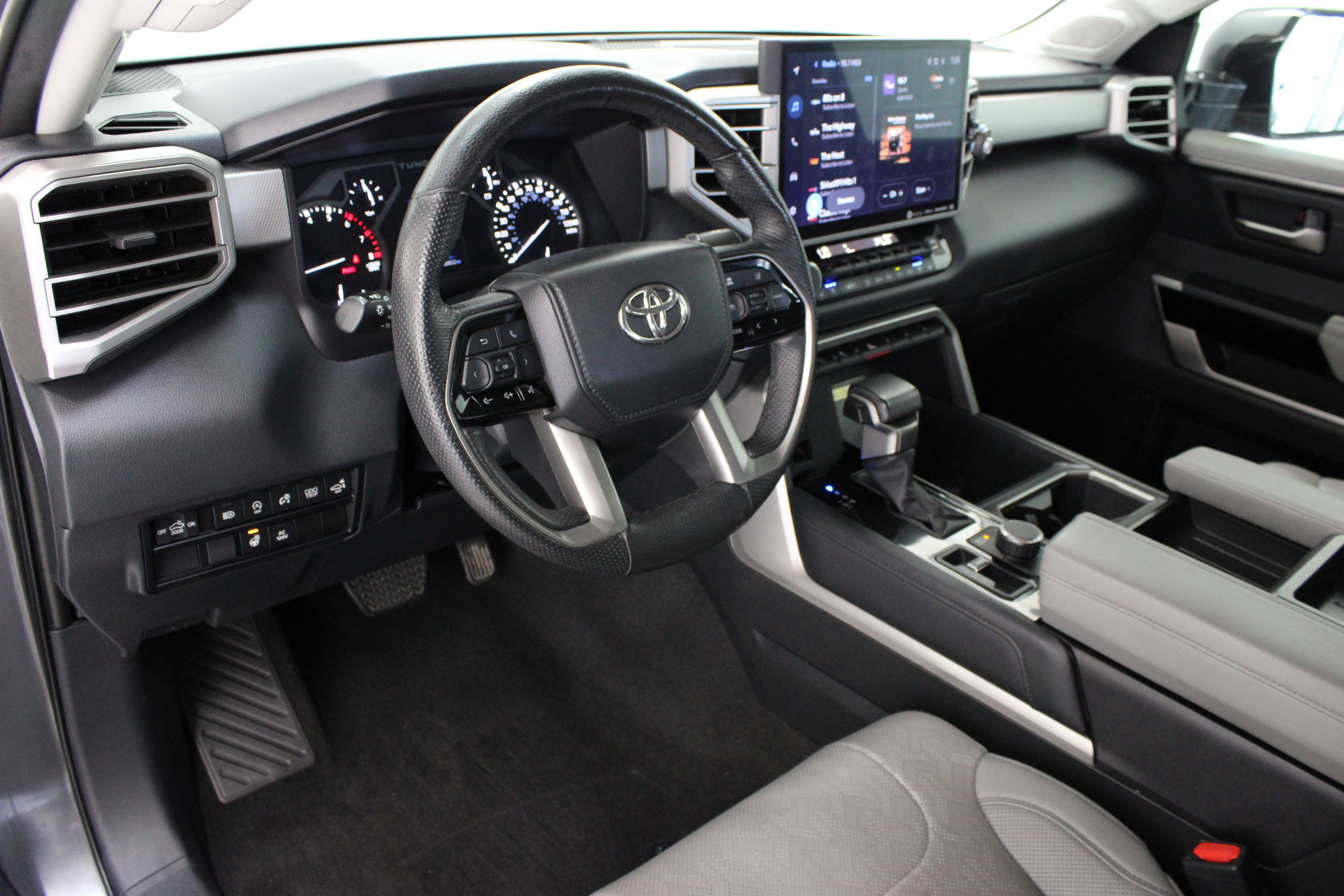 Used 2023 Toyota Tundra Limited AWD/4WD image 14