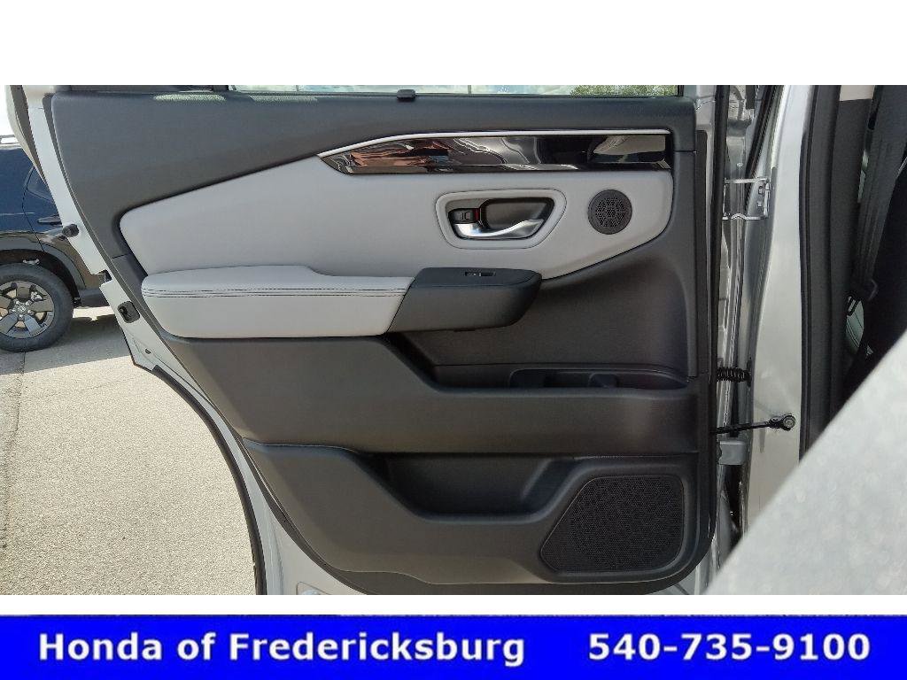 Certified 2025 Honda Pilot Touring image 34