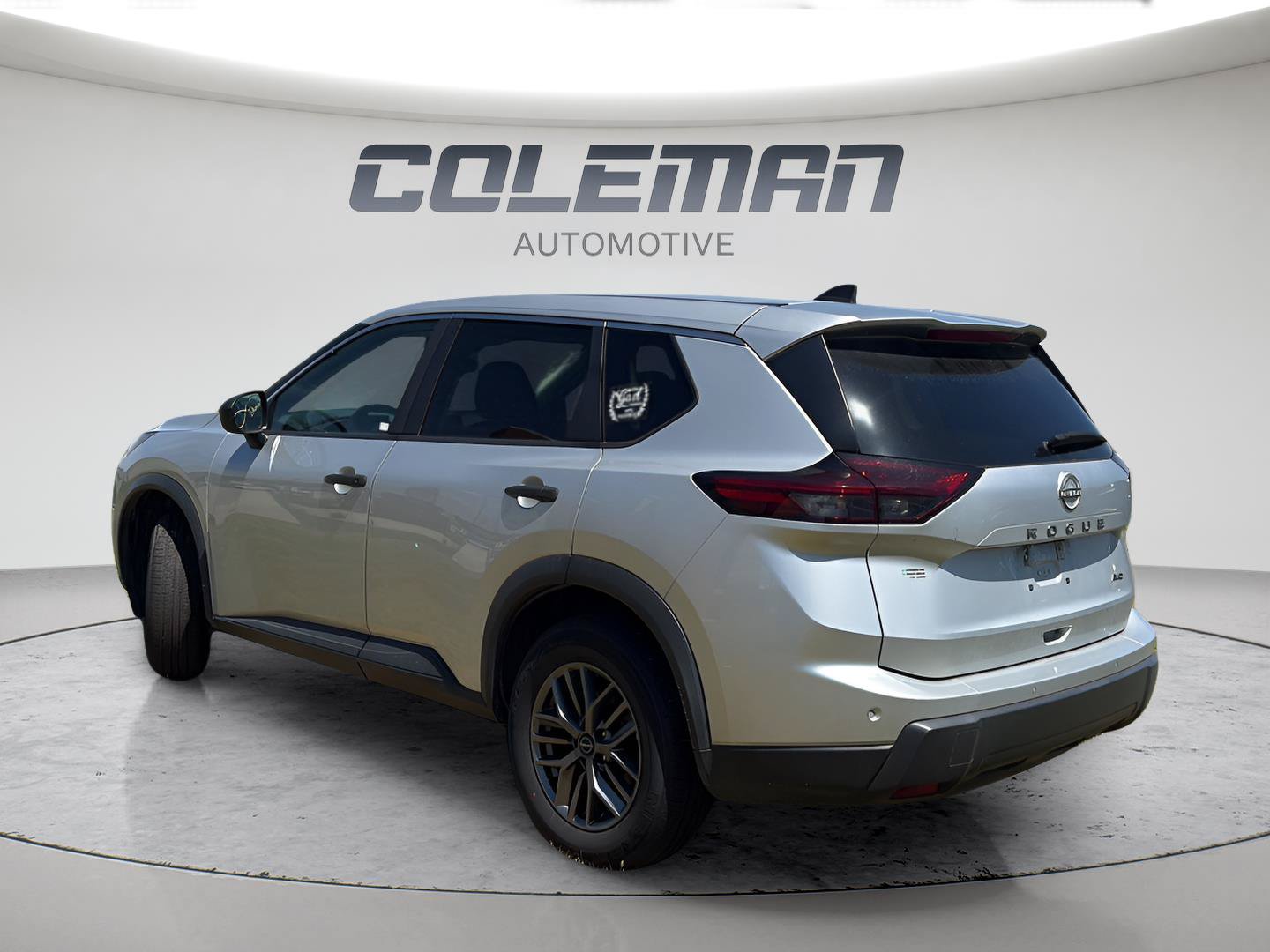 Used 2024 Nissan Rogue S AWD/4WD image 3