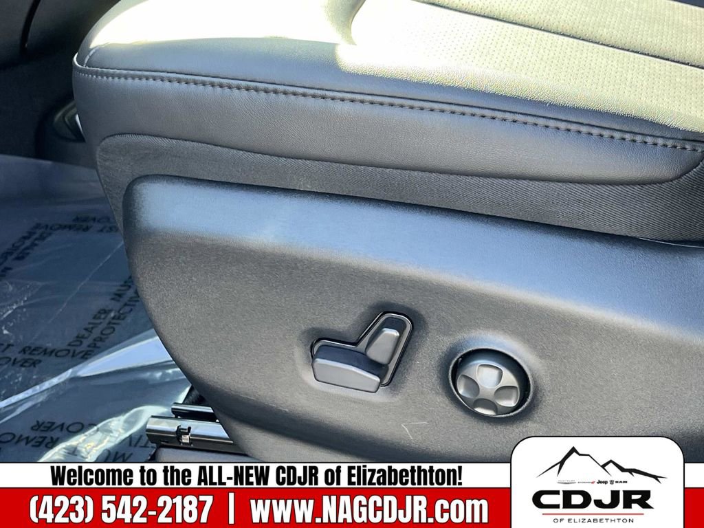 New 2026 Chrysler Pacifica Select image 23