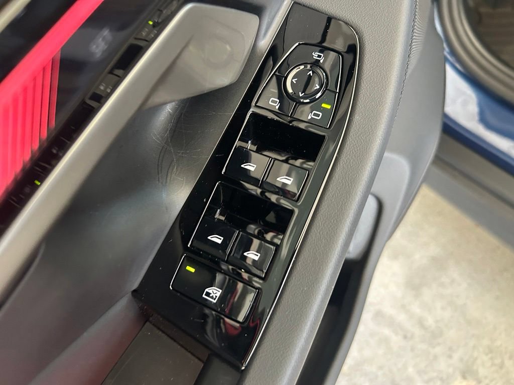 Used 2026 BMW i5 eDrive40 w/ Premium Package RWD image 40