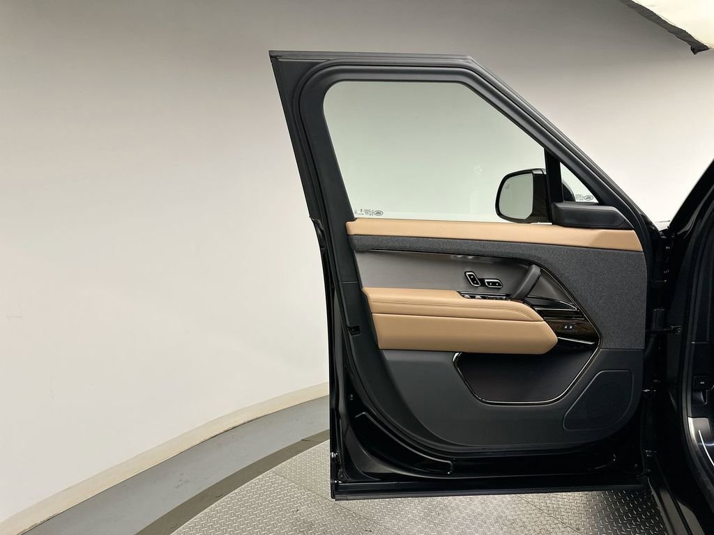 New 2026 Land Rover Range Rover Sport SE AWD/4WD image 17