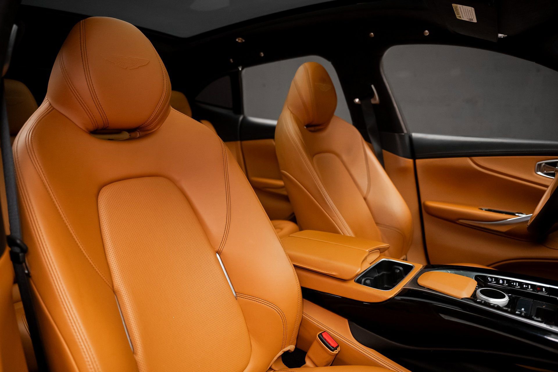 Used 2021 Aston Martin DBX image 59