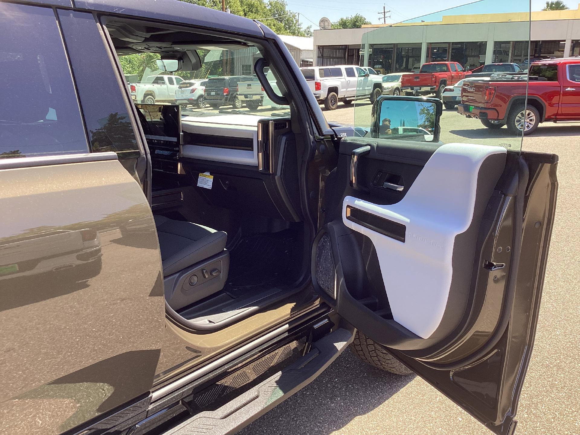 New 2024 GMC Hummer EV 2X image 17