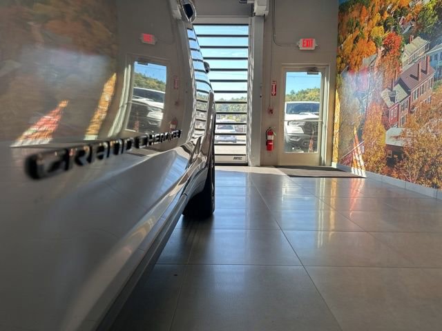 Used 2023 Jeep Grand Cherokee L Laredo image 17