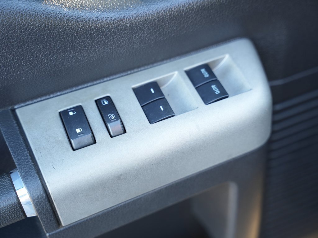 Used 2015 Ford F350 Lariat image 45