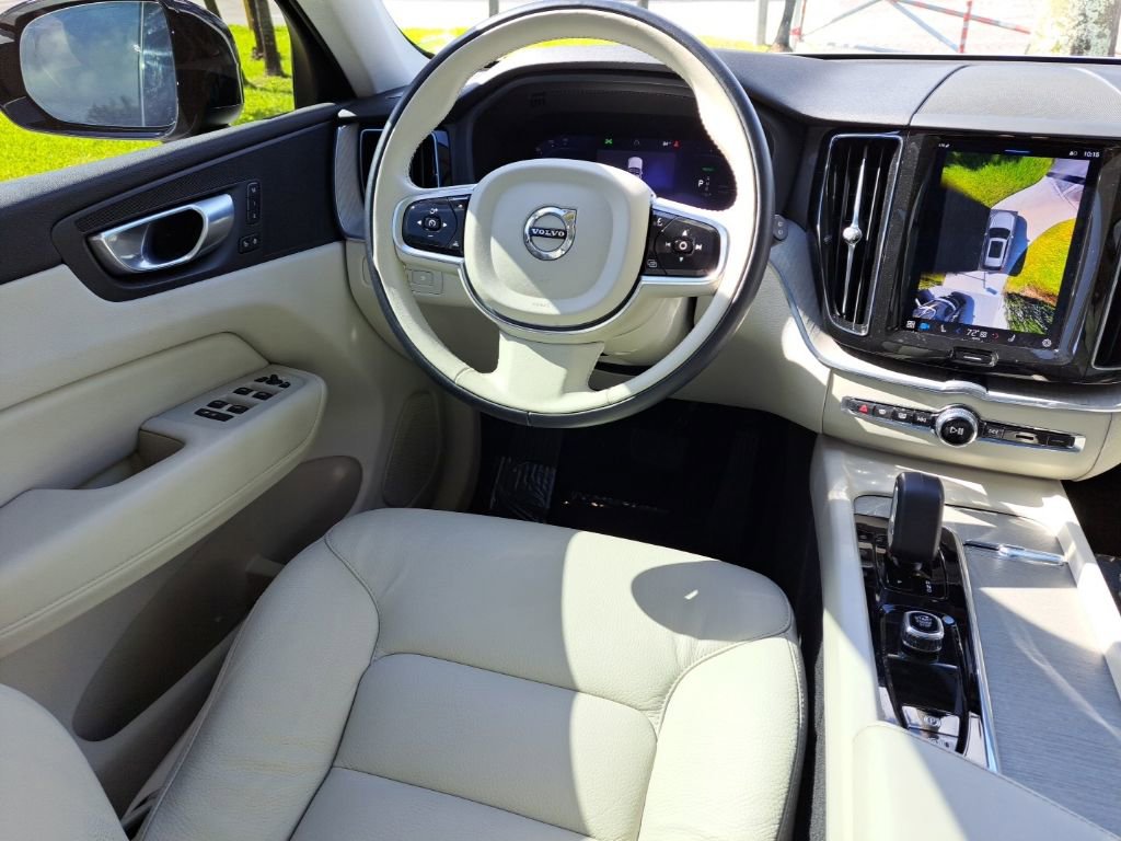 Used 2024 Volvo XC60 T8 Plus image 12