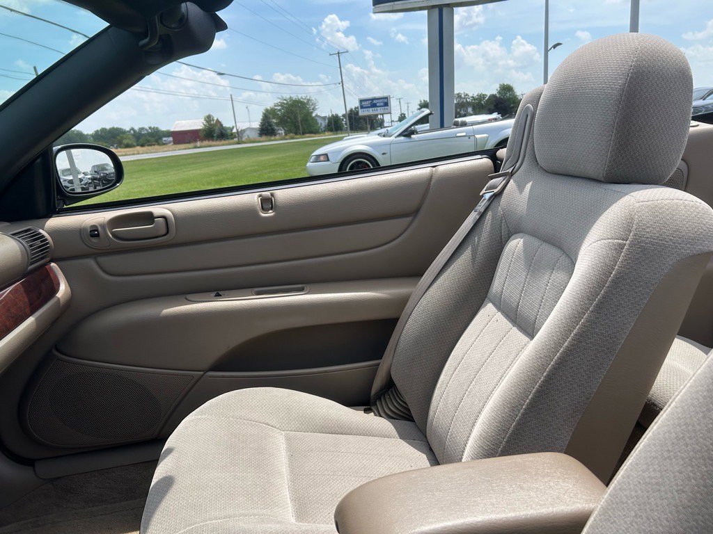 Used 2002 Chrysler Sebring LX image 15