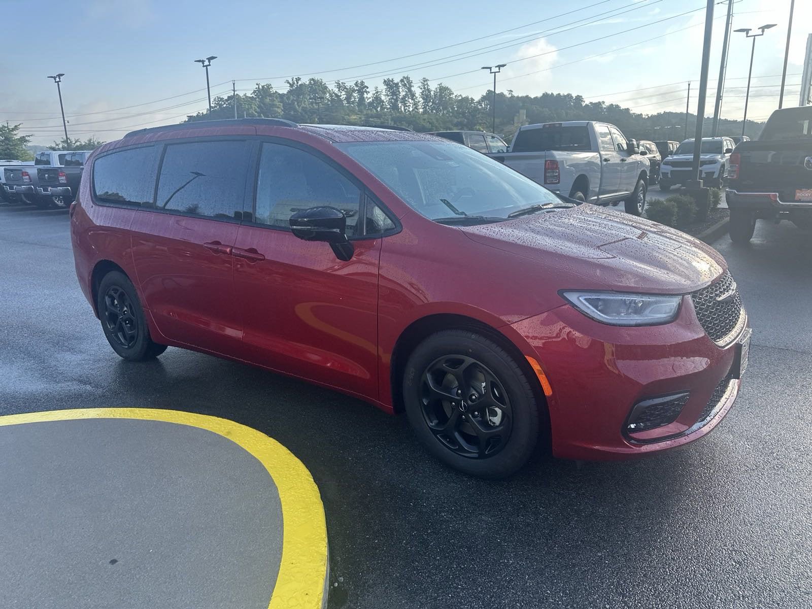 New 2024 Chrysler Pacifica Premium FWD image 5