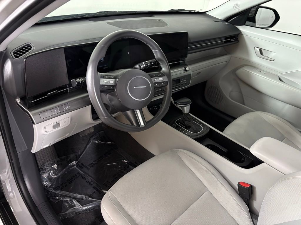 Used 2025 Hyundai Kona SEL image 17