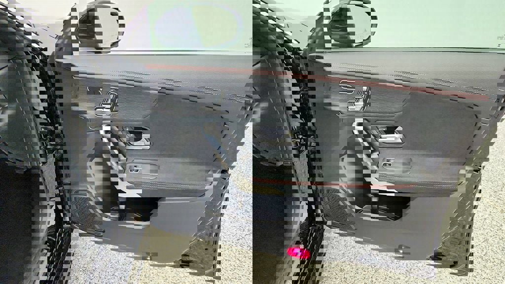 Used 2023 Mercedes-Benz CLA 250 4MATIC image 25